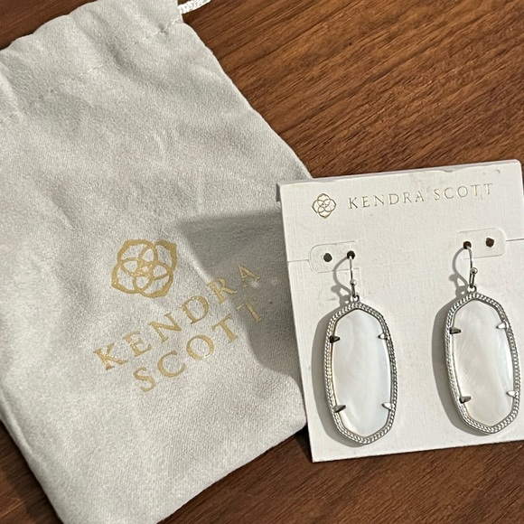 Kendra Scott Silver Elle Drop Earrings in White Mother-of-Pearl - Picture 3 of 8